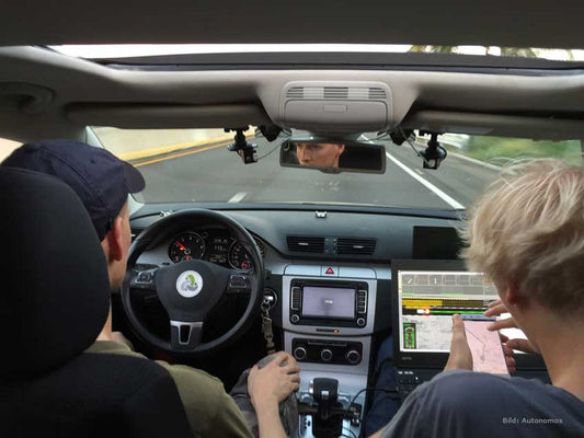 Blick ins Cockpit des an der FU Berlin entwickelten Fahrzeugsystems AutoNOMOS